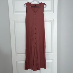 Maxi style pink sleeveless dress.